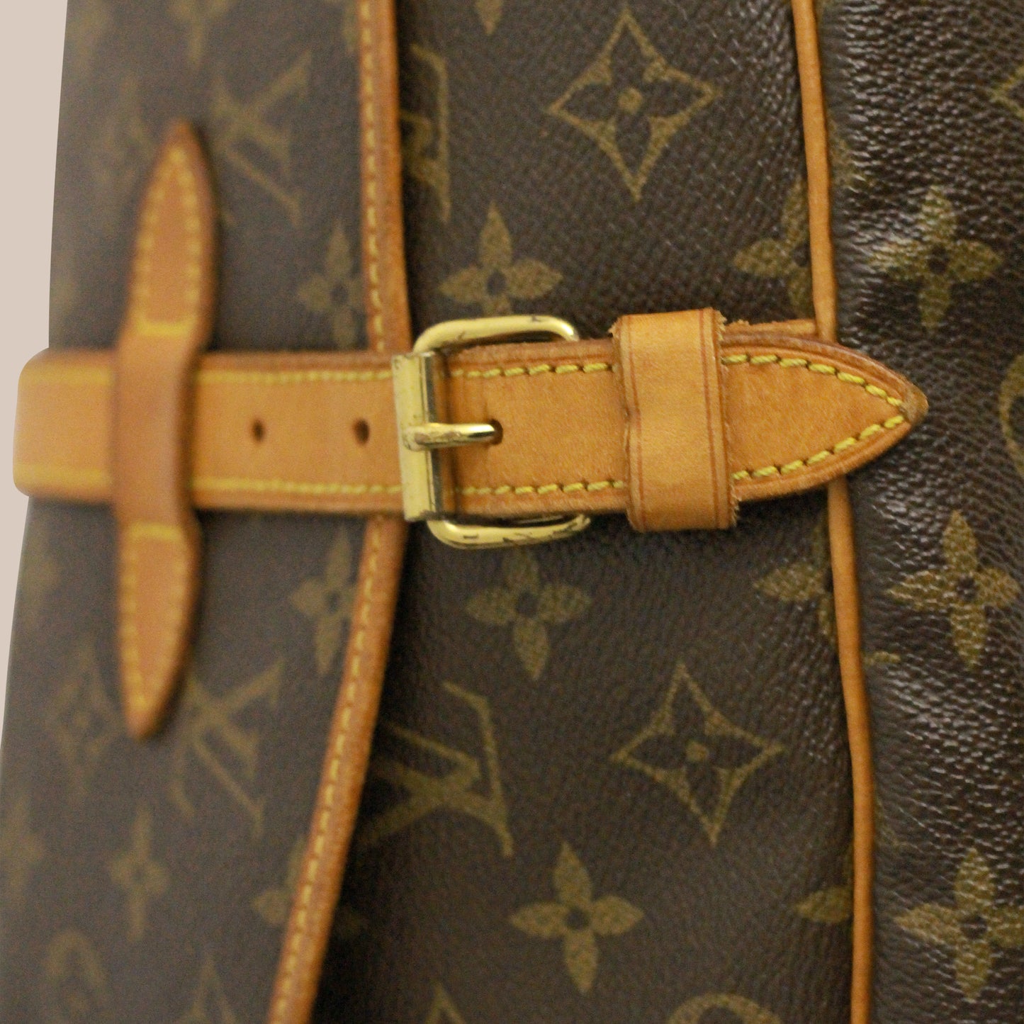 Louis Vuitton Saumur 30
