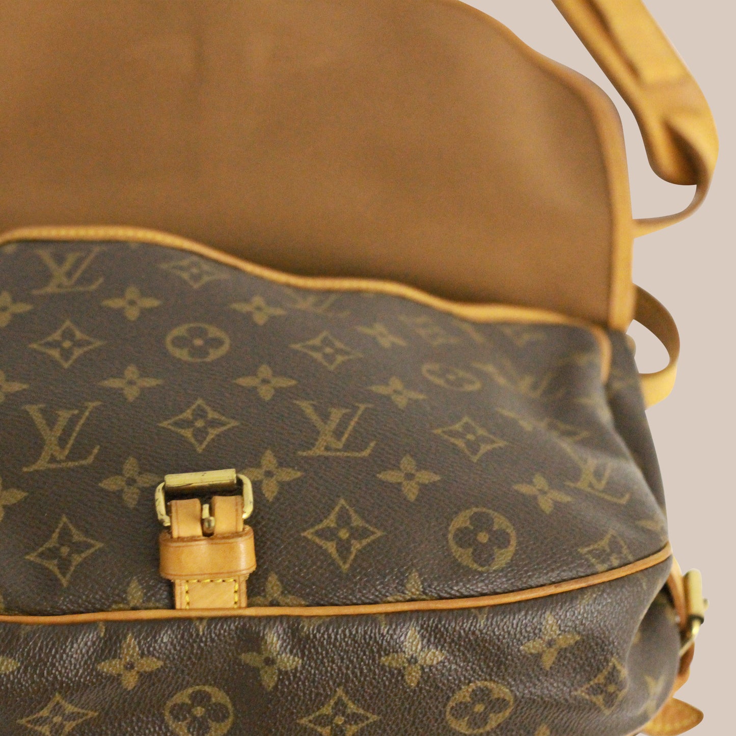 Louis Vuitton Saumur 30