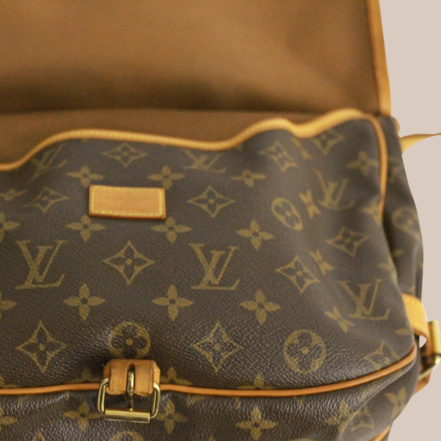 Louis Vuitton Saumur 30