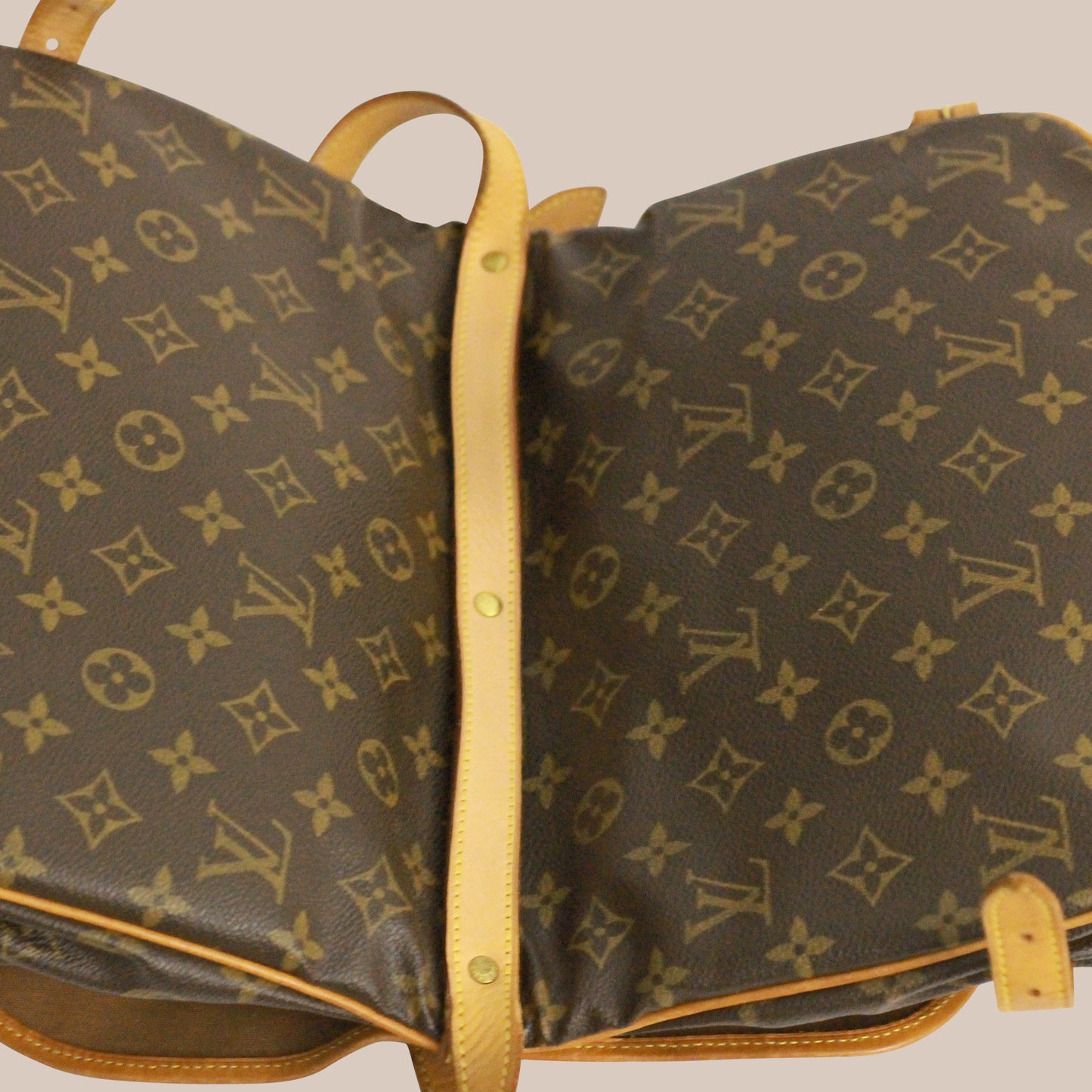 Louis Vuitton Saumur 30