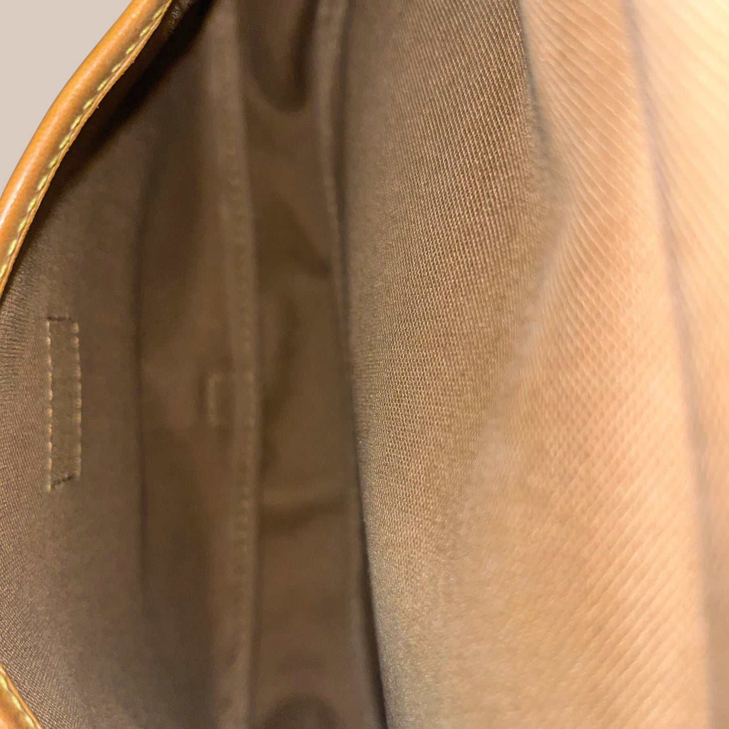 Louis Vuitton Saumur 30